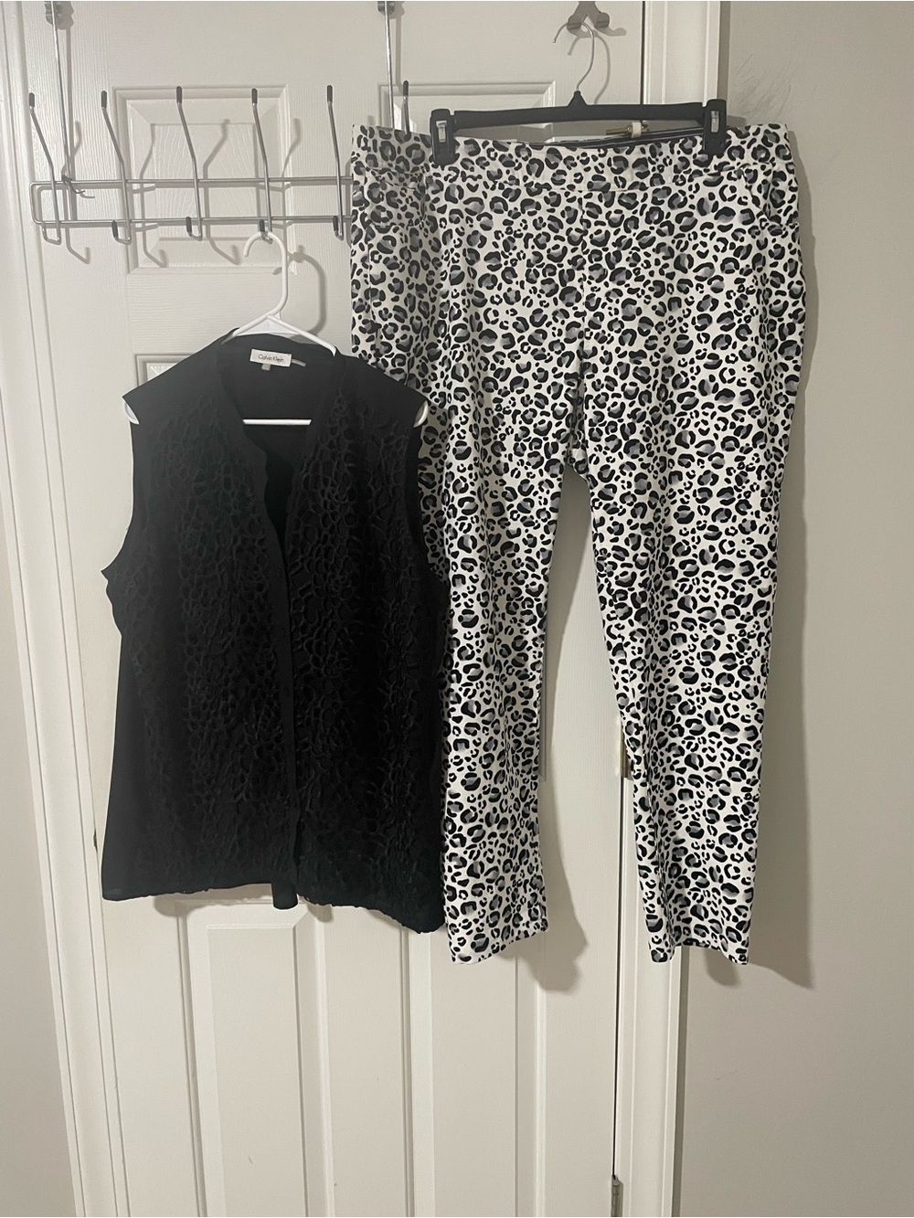 Black Lace 1x Sleeveless Blouse ck with White & Black Leopard Print Pants 20w